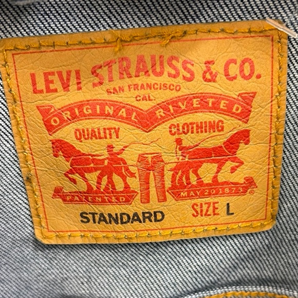 Levi’s Denim Trucker Jacket NWT - Picture 3 of 4